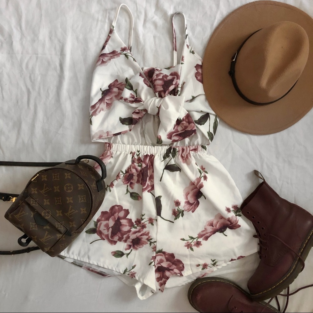 Festival floral cut out front tie romper 🌸